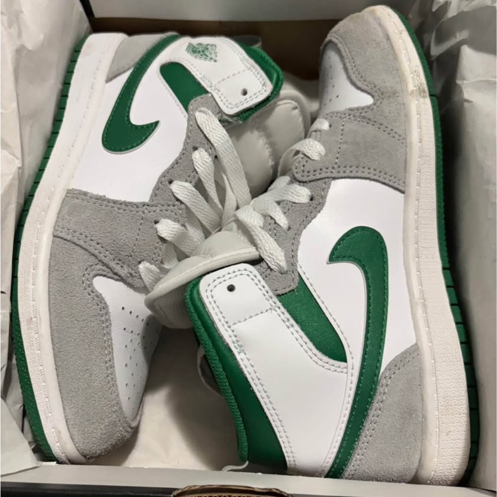 Jordan 1 Mid SE White and Pine Green Sneakers size 3 YOUTH